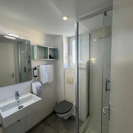 La Casa , 3*
