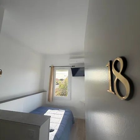 La Casa , Hotel