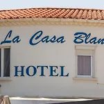 La Casa , Hotel